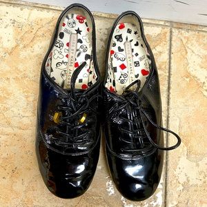 Marc Jacobs Flat Patent Leather Lace Up Shoes